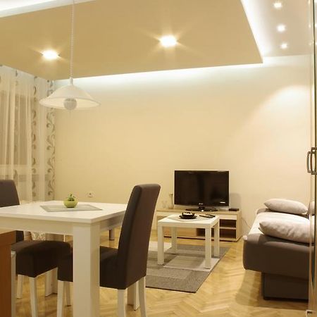 Square Studio Apartment Ni المظهر الخارجي الصورة