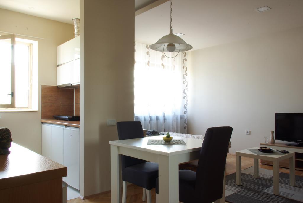 Square Studio Apartment Ni المظهر الخارجي الصورة