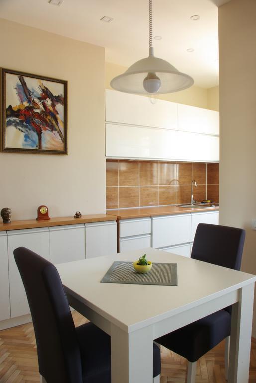 Square Studio Apartment Ni المظهر الخارجي الصورة