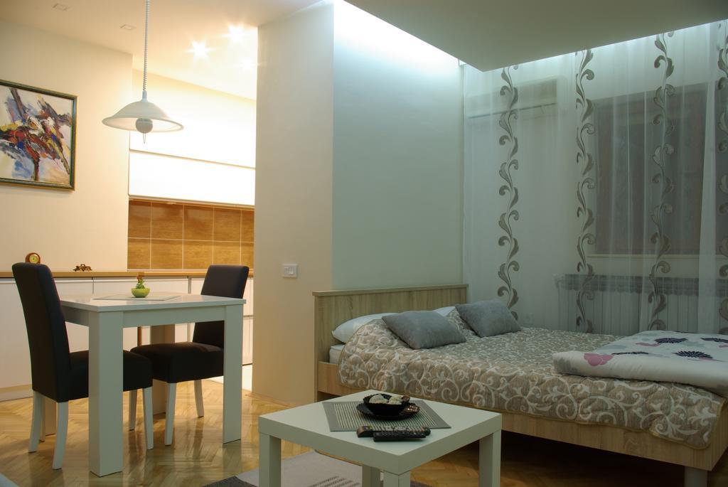 Square Studio Apartment Ni المظهر الخارجي الصورة