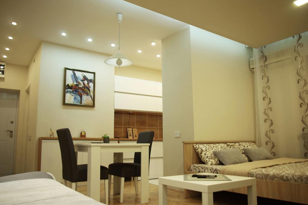 Square Studio Apartment Ni المظهر الخارجي الصورة